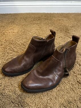 UGG Brown Leather Boots with Side Zipper